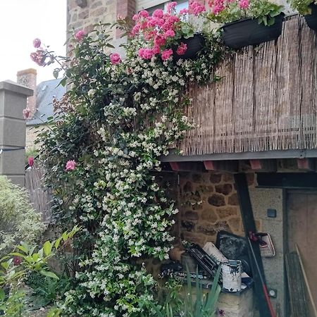 Les Gites De Lyly Pontorson Bagian luar foto